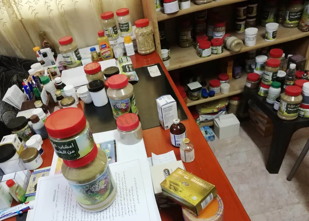 ضبط طبيب بيطري يعالج مواطنين