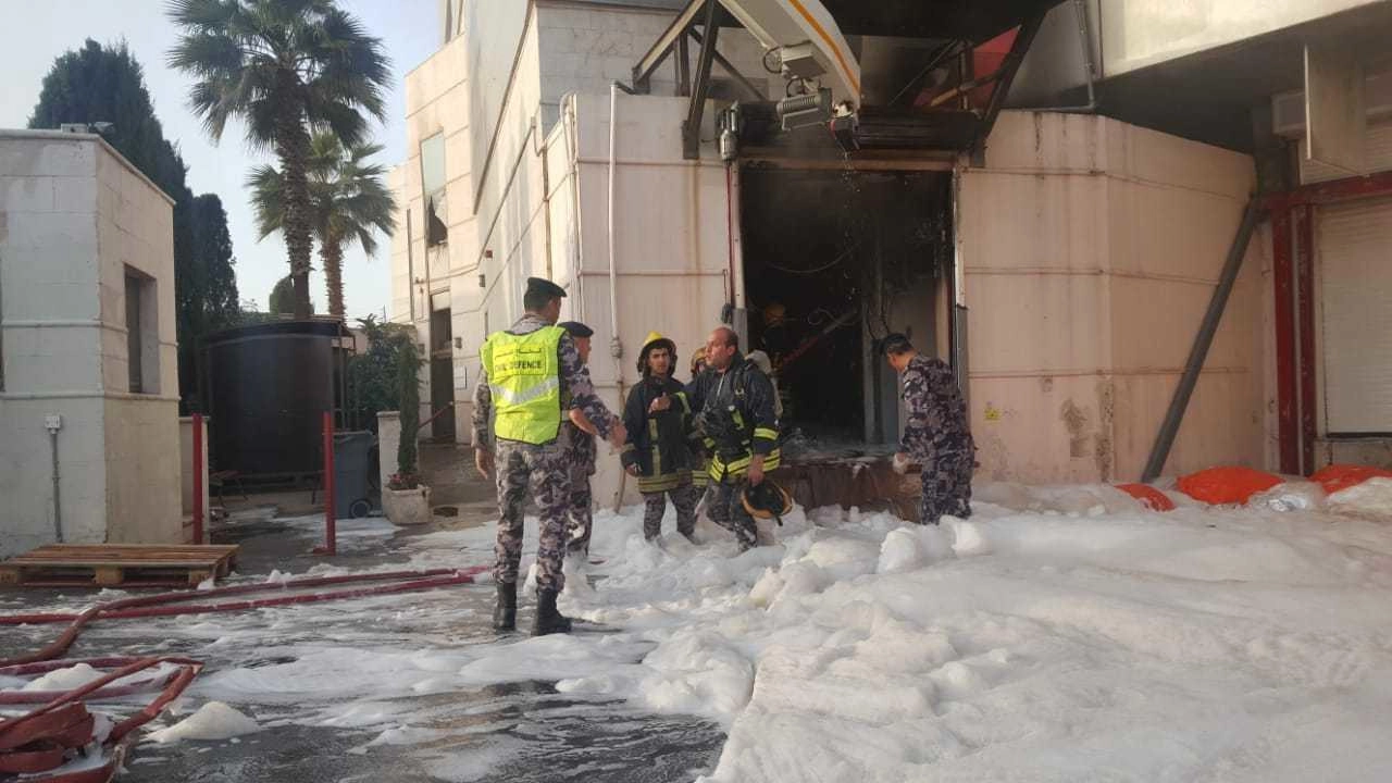 إخماد حريق في مستودع أدوية نتج عنه 4 إصابات
