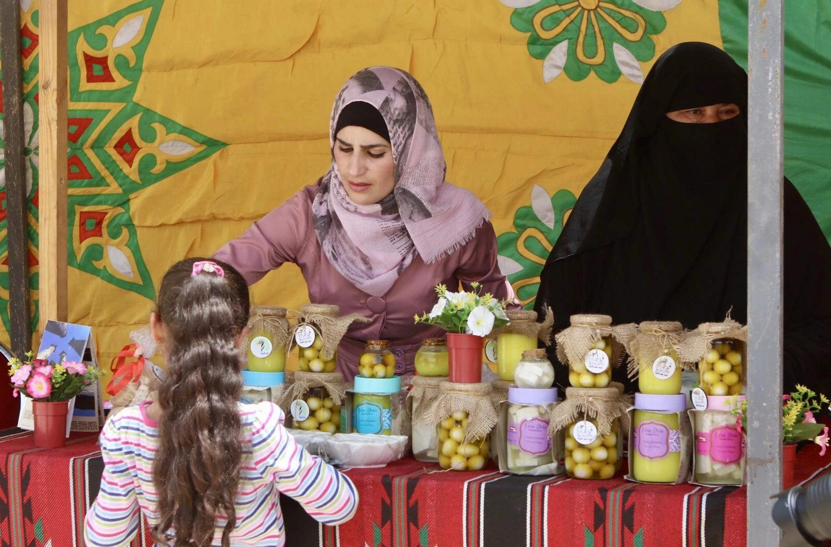 افتتاح مهرجان "المونة" دعما لمشاريع إنتاجية صغيرة