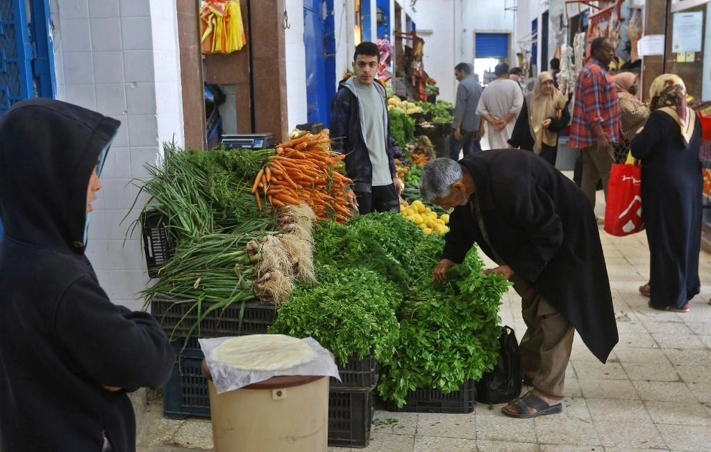 سكان يستقبلون رمضان بجيوب فارغة 
