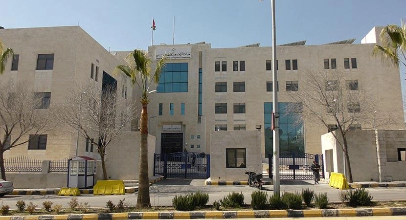 تحقيق بإصدار 121 رخصة مهن وهمية