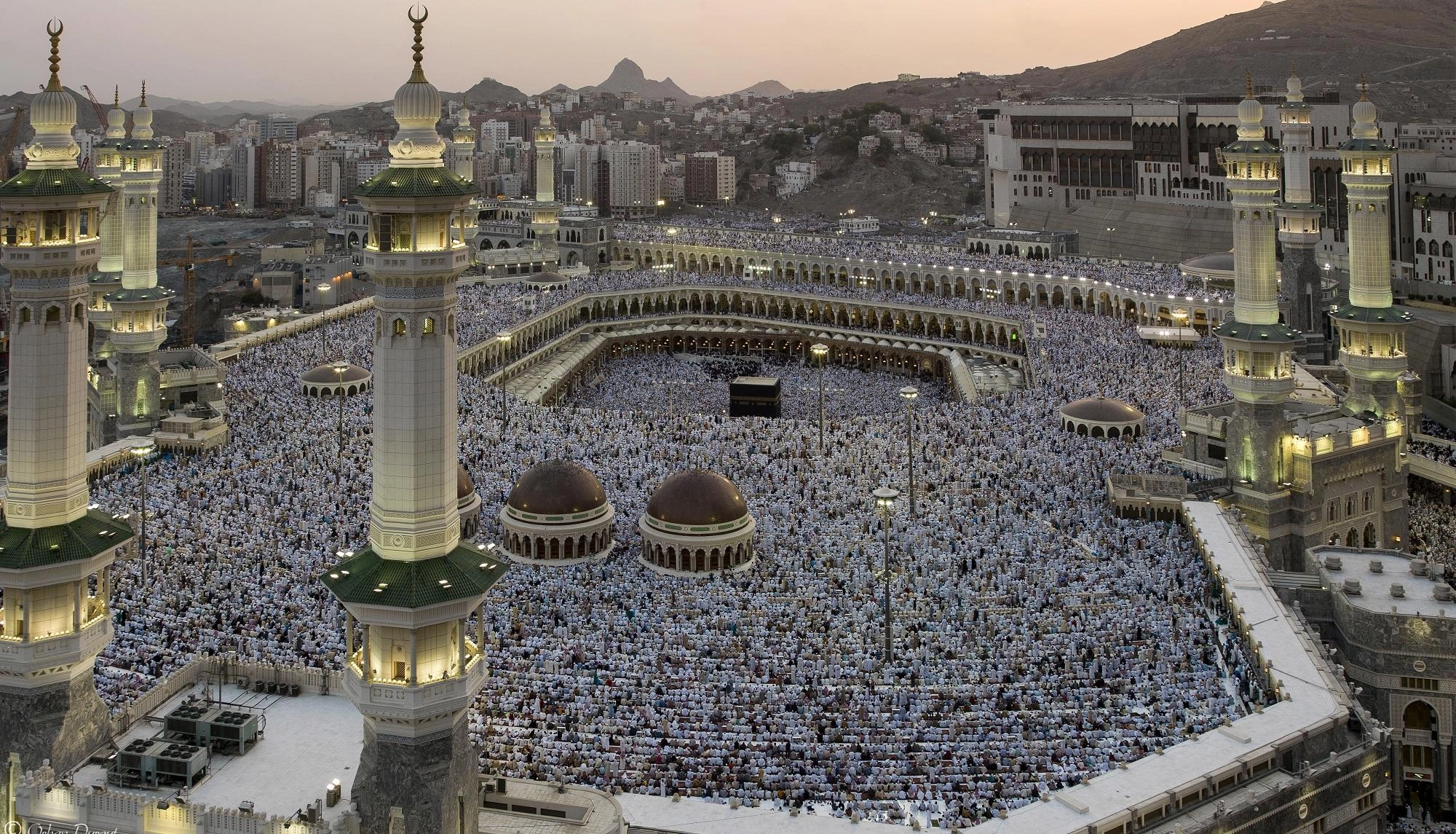 استلام تصاريح الحج الأربعاء 