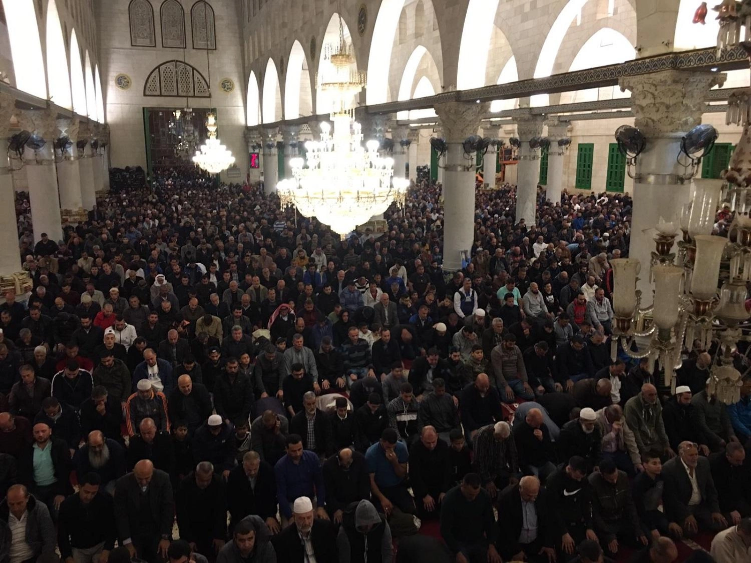 60 ألفا يصلون التراويح في المسجد الأقصى