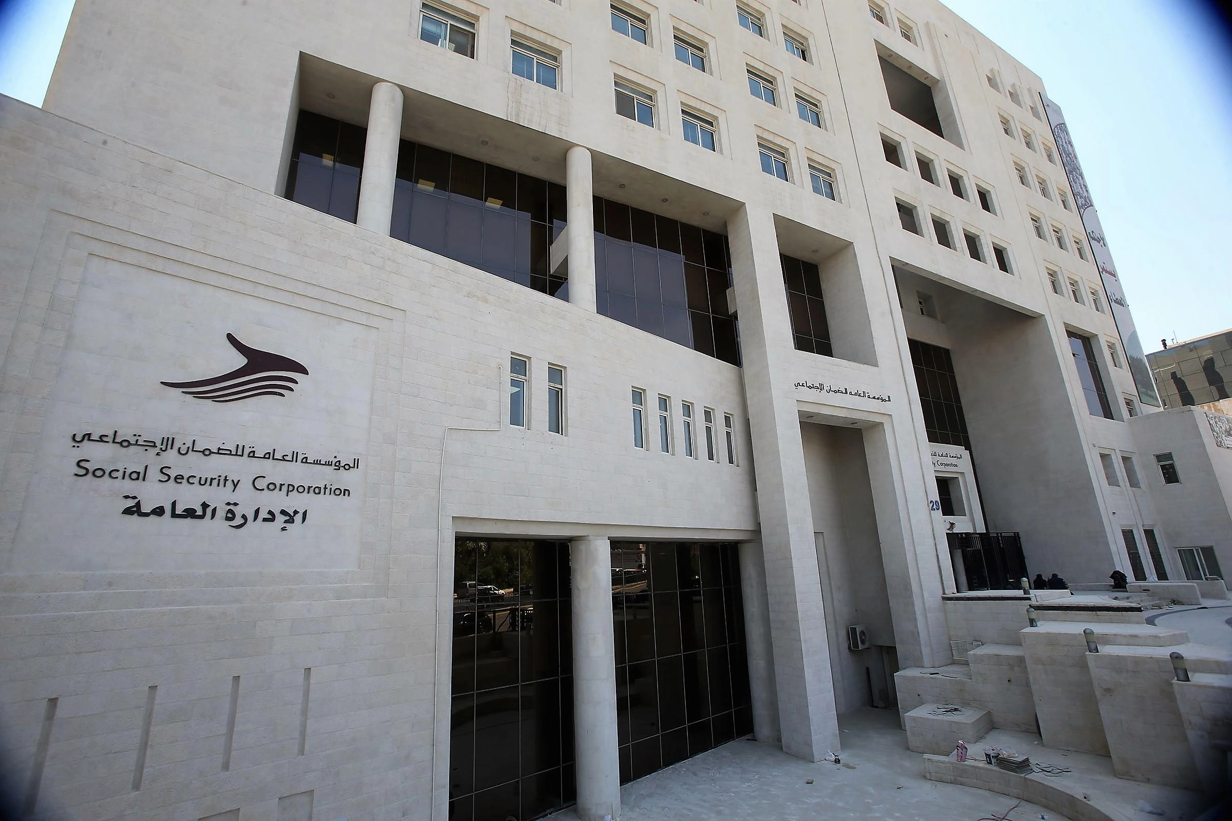 82 ألف مشترك تلقوا بدلات تعطّل عن عمل