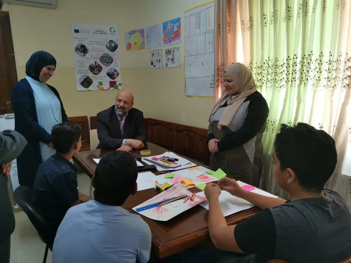 الرزاز: رعاية الأطفال الأيتام واجب على الحكومة والمجتمع