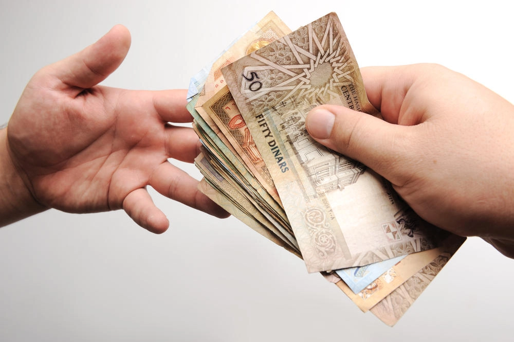 نصف مليون دينار "عيدية" أسر وأيتام