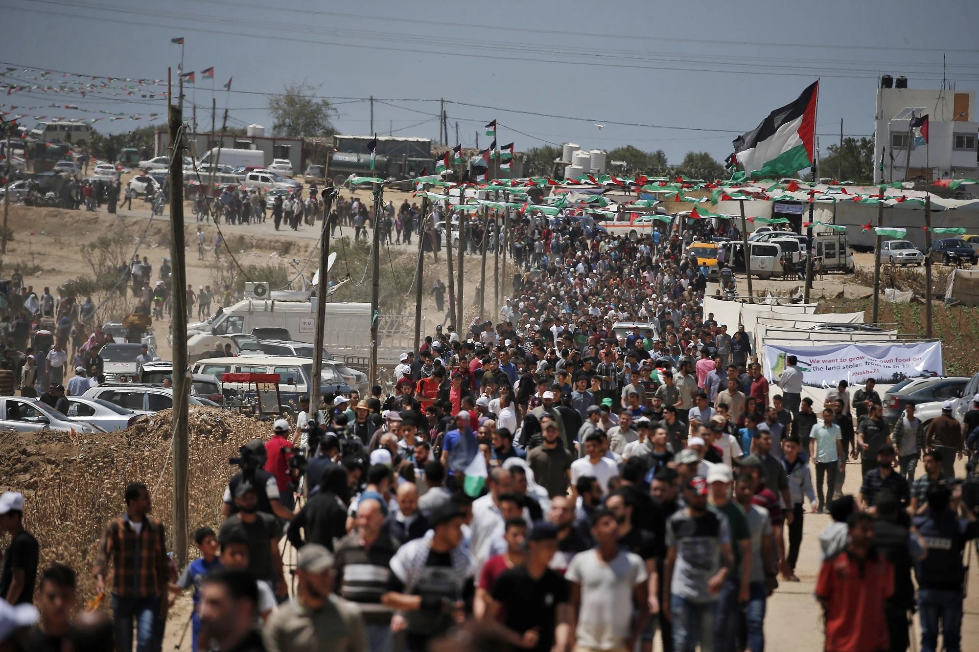 إصابة 65 فلسطينيا برصاص الاحتلال 