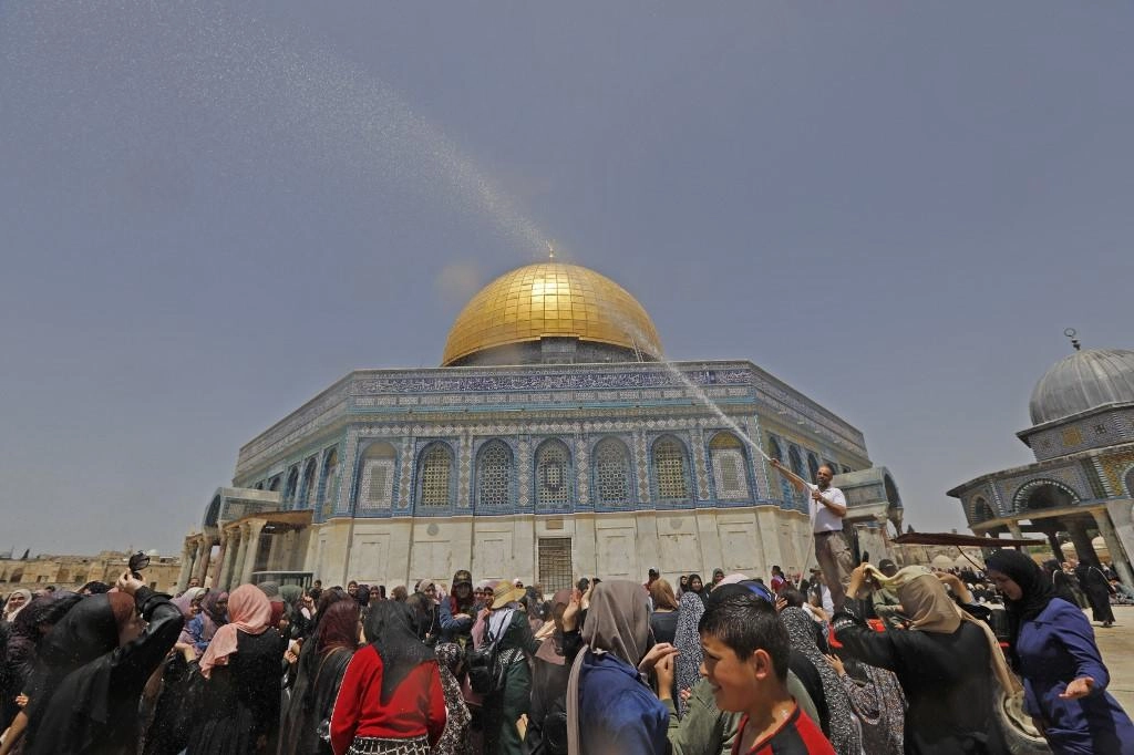 200 ألف مصلٍّ في ثاني جمعة في رمضان