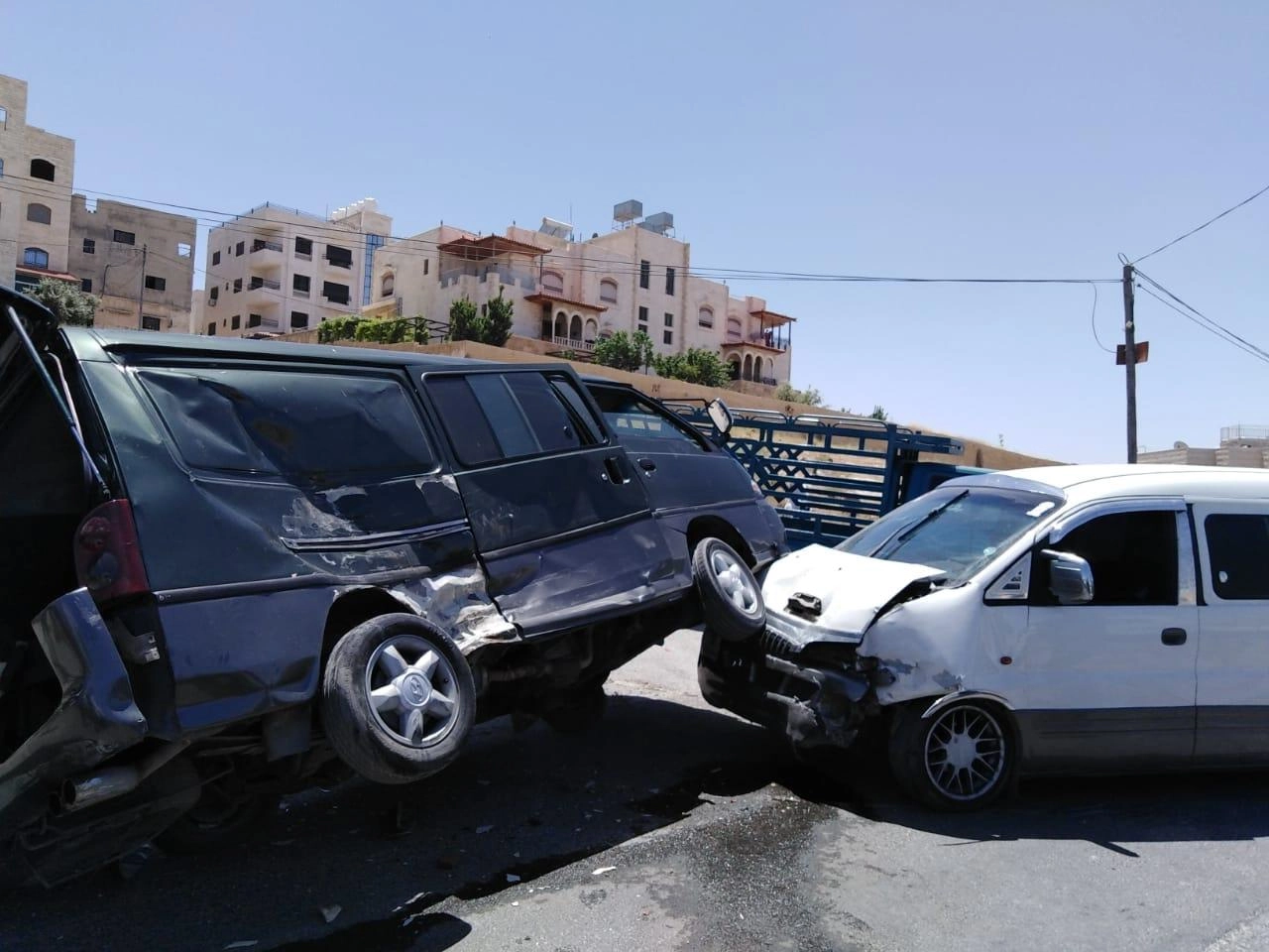 17 إصابة في حادث تصادم في عمّان