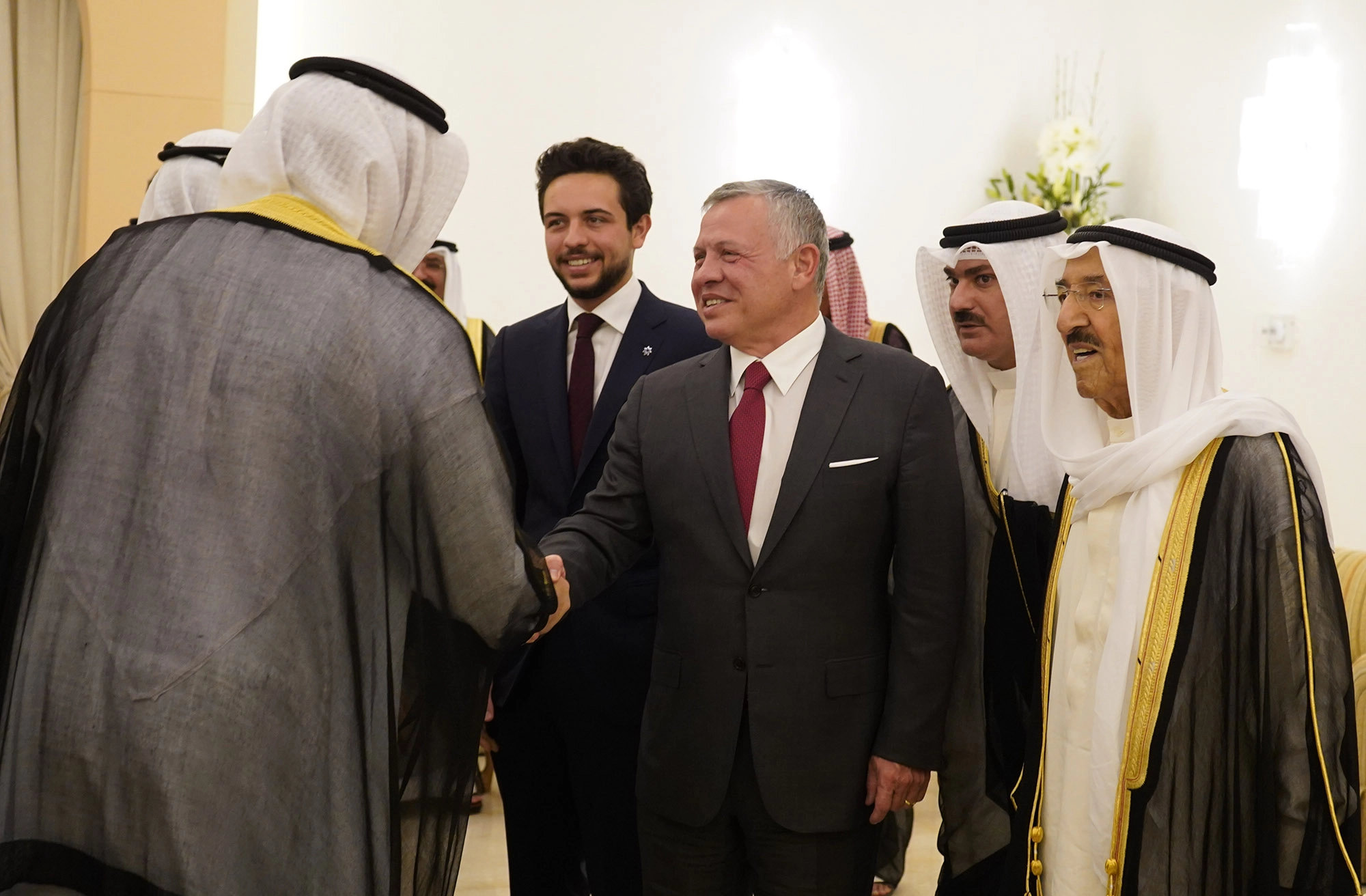 الملك يعود إلى الوطن بعد زيارة إلى الكويت
