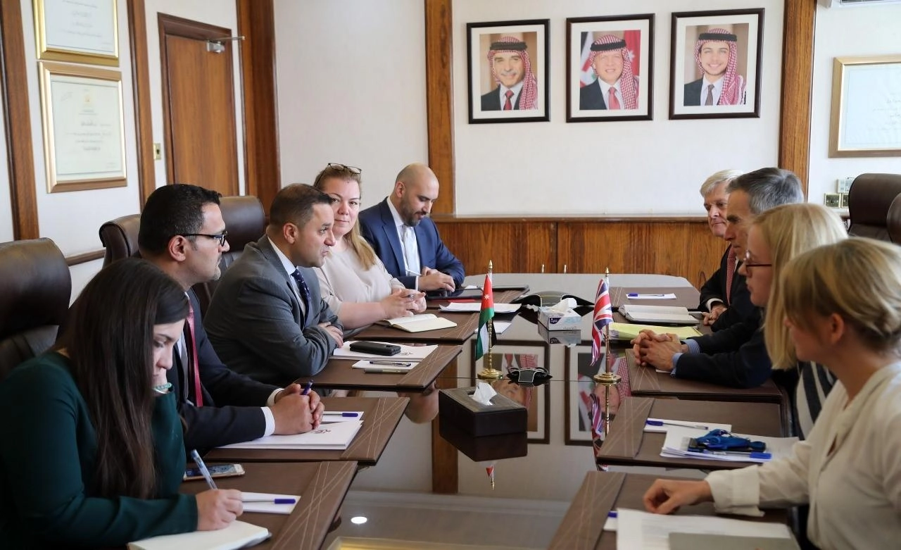 بحث إصلاحات الأردن الاقتصادية مع مسؤول بريطاني 