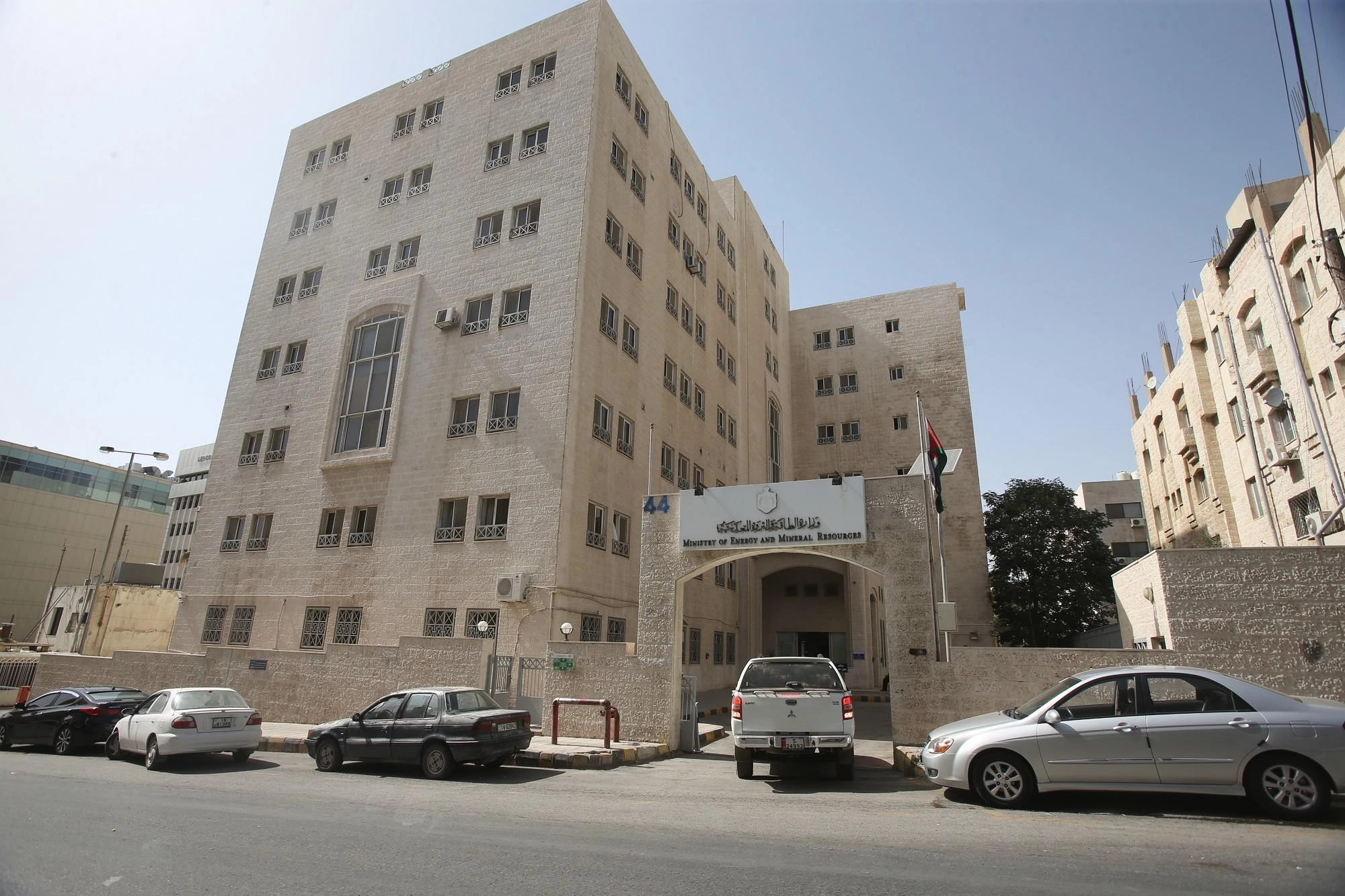 انخفاض أسعار المشتقات النفطية مع نهاية الشهر 