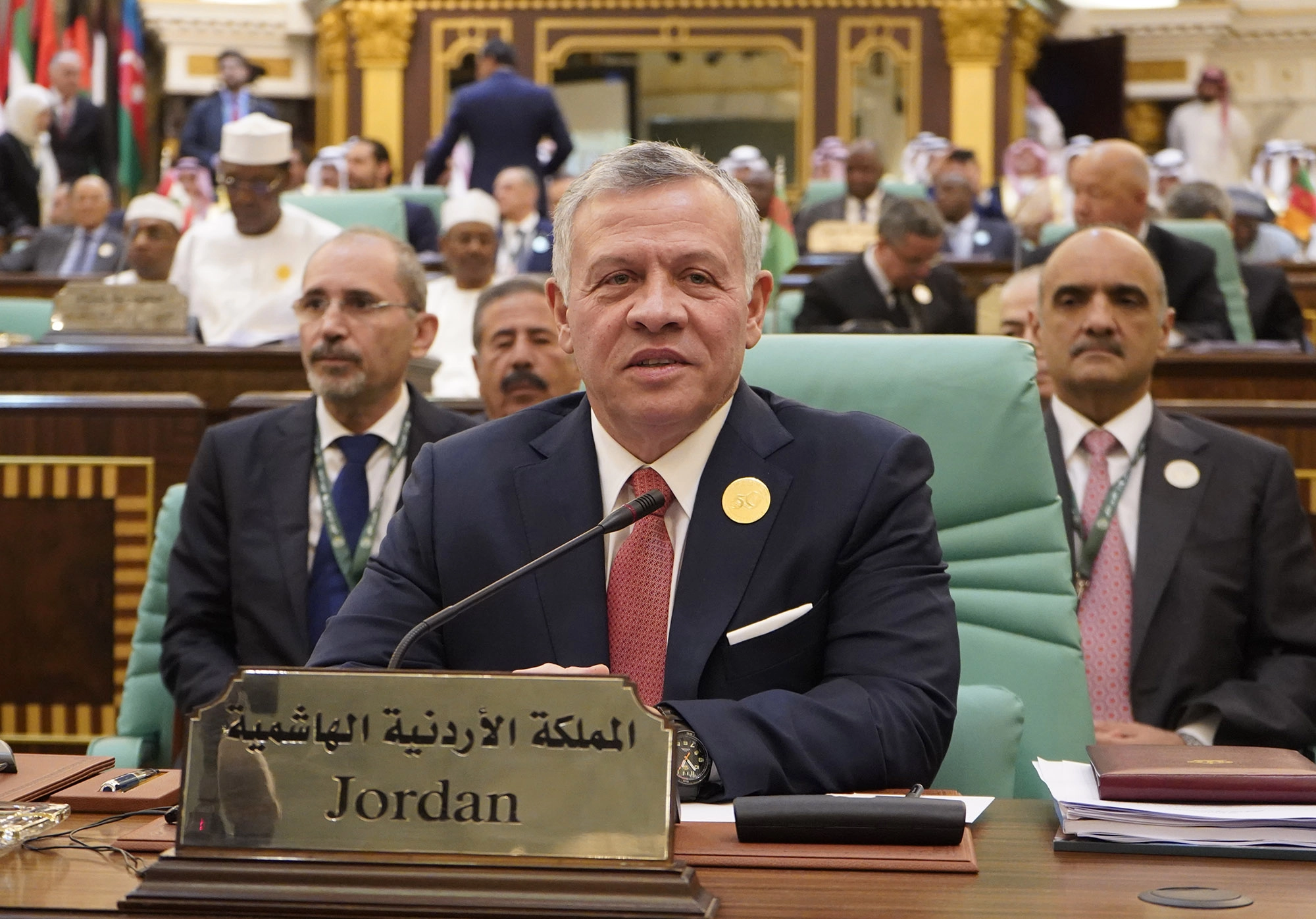 الملك يعود إلى أرض الوطن بعد ترؤس وفد الأردن في قمتي مكة