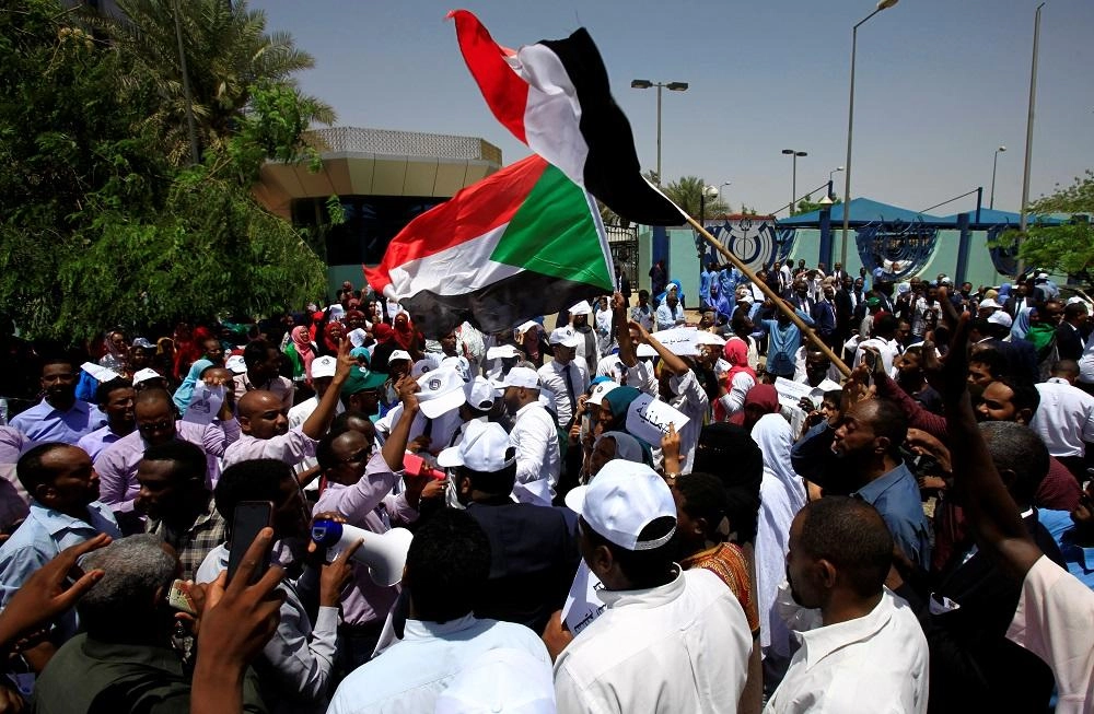35 قتيلاً في فض اعتصام وسط الخرطوم