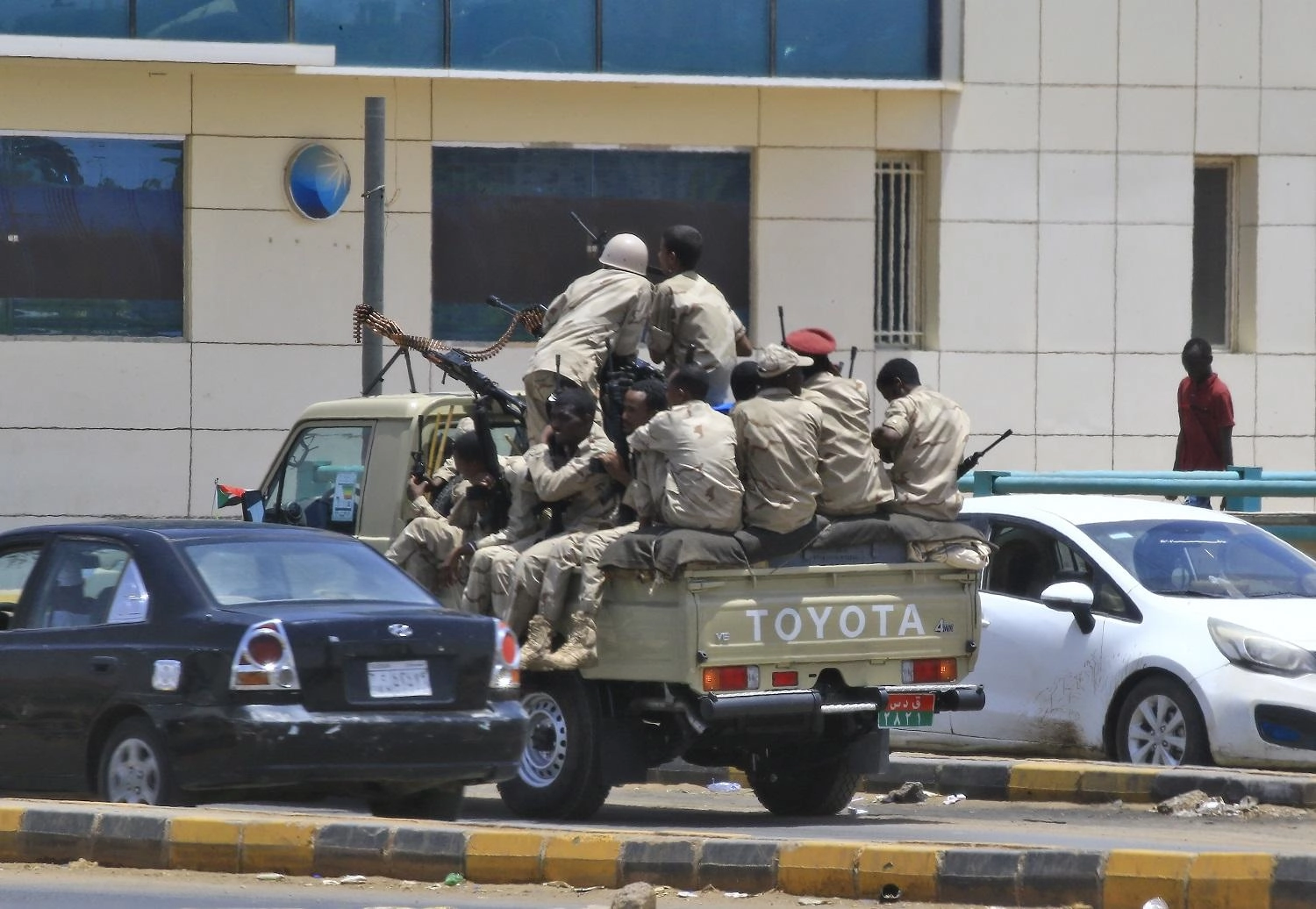 الاتحاد الإفريقي يعلق مشاركة السودان في أنشطته