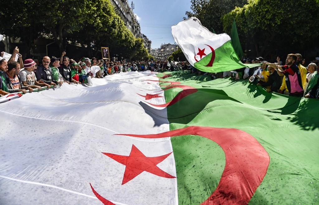 الرئيس الانتقالي يدعو إلى الحوار للتحضير للانتخابات الرئاسية