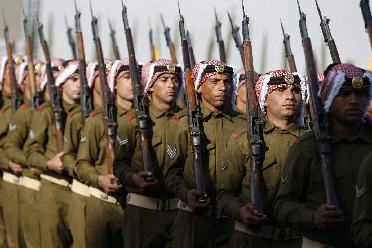 الملك يهنئ بذكرى الثورة العربية الكبرى ويوم الجيش