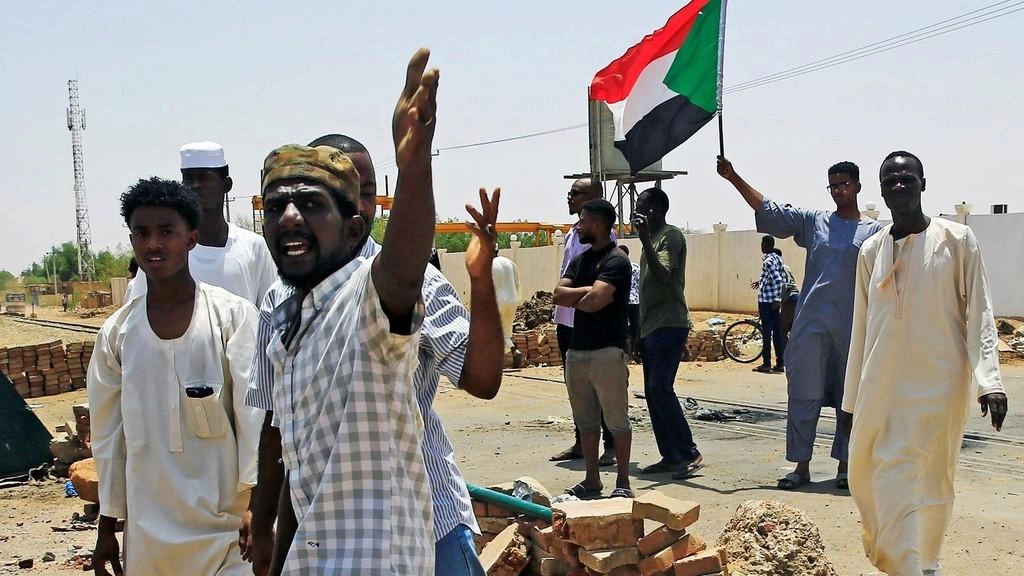 دبلوماسي يزور السودان للحث على الحوار