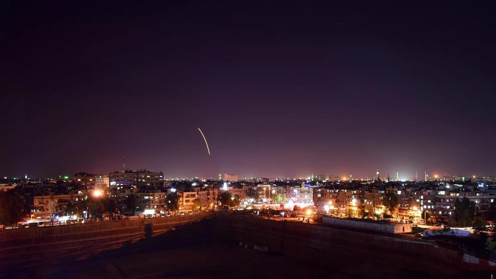 دفاعات جوية تتصدى لـ"صواريخ" إسرائيلية