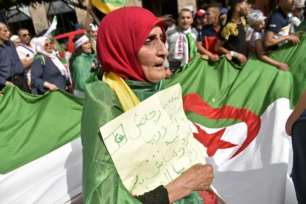 المحكمة العليا تأمر باحتجاز رئيس الوزراء السابق