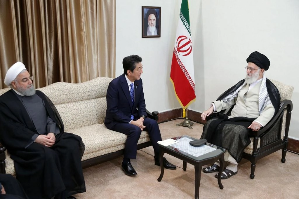 المرشد الأعلى يلتقي رئيس الوزراء الياباني