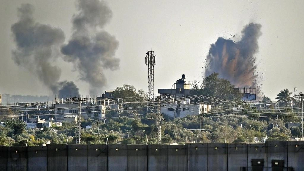 قصف إسرائيلي يلحق أضرارا في ممتلكات فلسطينيين