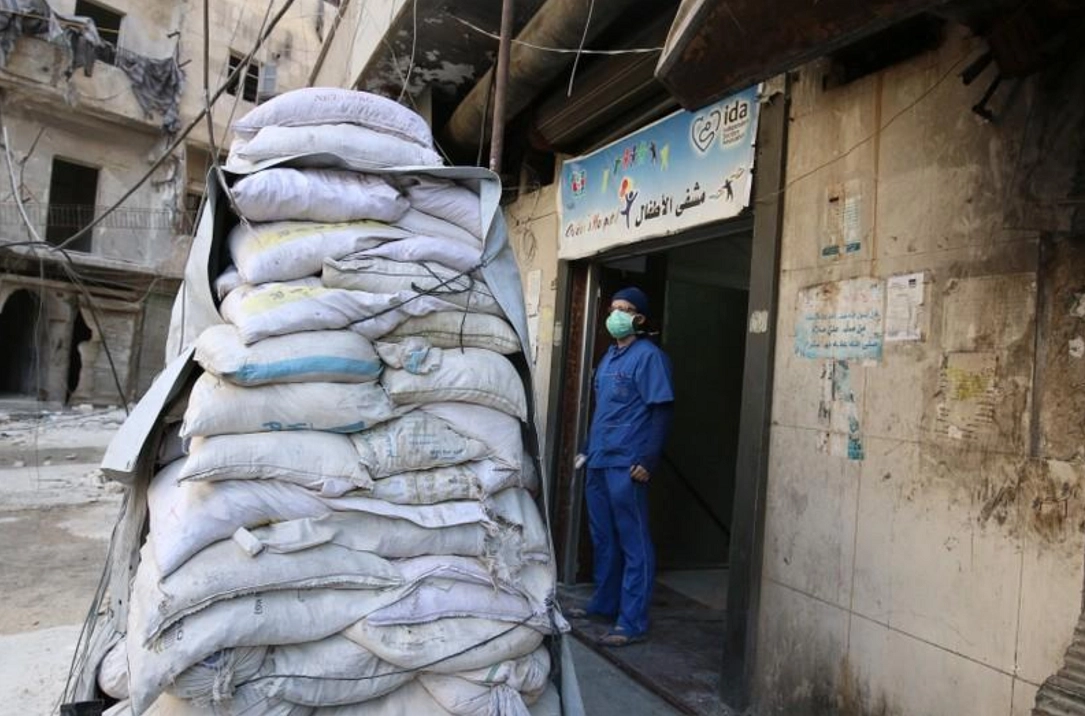 "مجانين حلب" وثائقي يقتنص لحظات الألم تحت الحصار