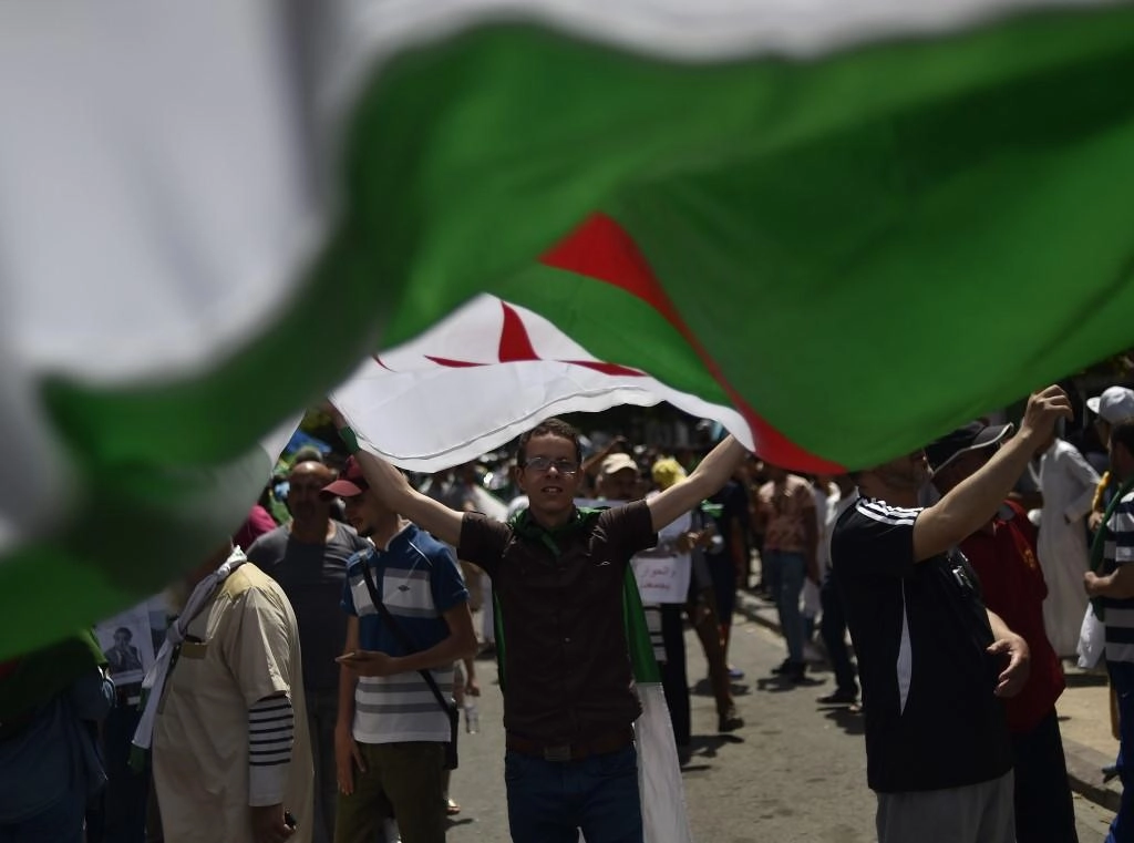 وزير مالية أسبق يمثل أمام المحكمة العليا بتهمة الفساد