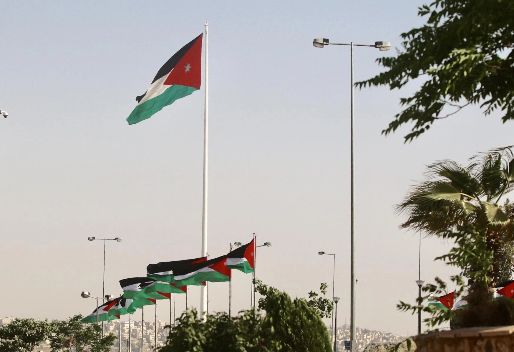 الأردن يطالب باستراتيجية للتعامل مع دول الجوار