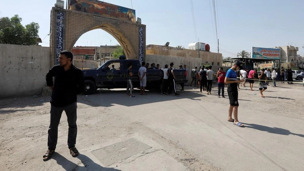 مقتل 4 من الشرطة في انفجار قنبلة