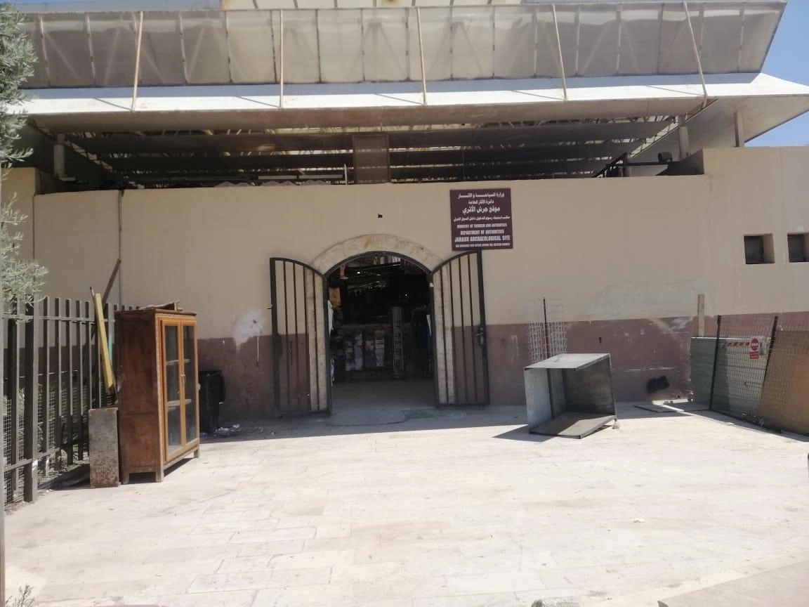 تجار: مسار الذهب السياحي يبعد الزوار عن السوق الحرفي