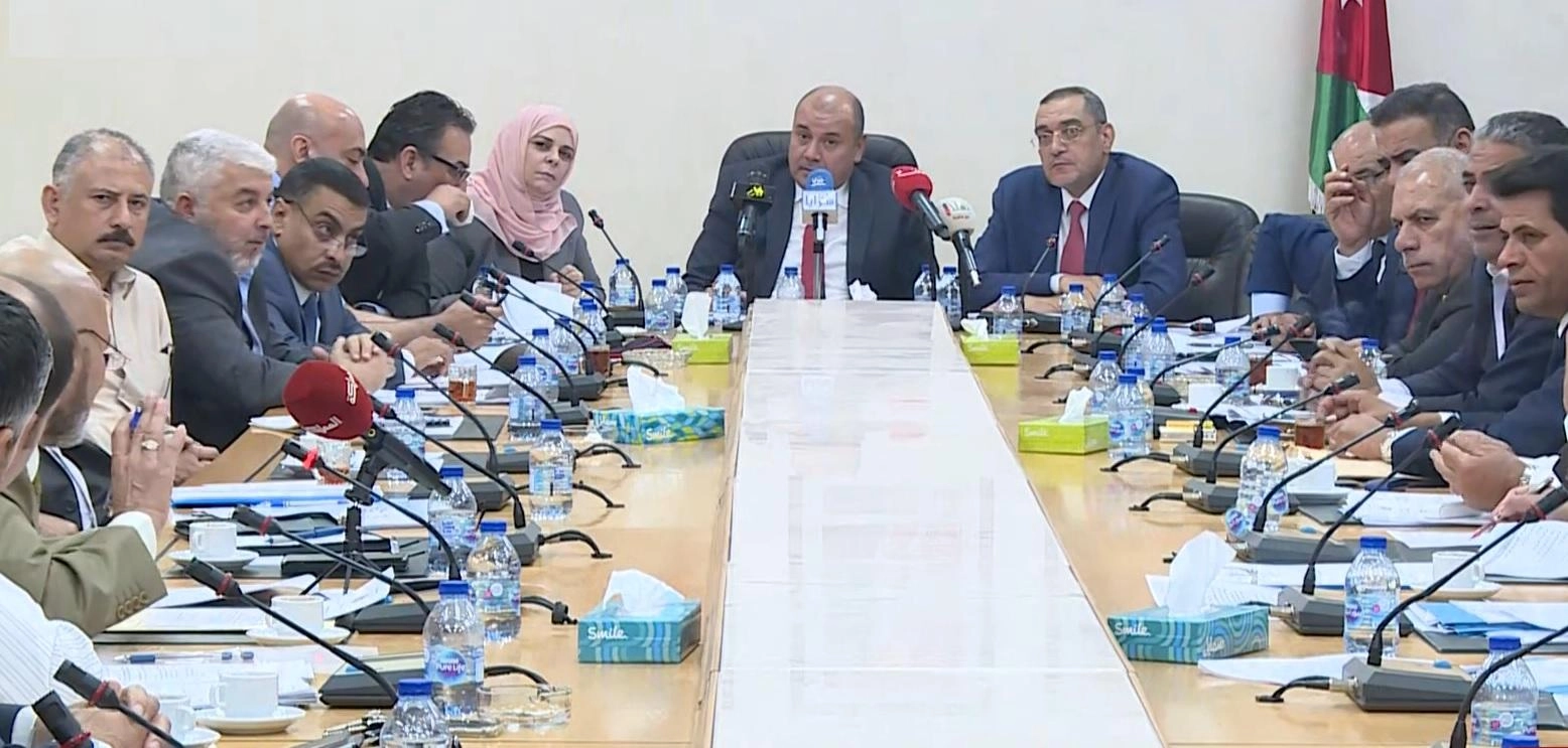 اللجنة القانونية تناقش "الأسلحة والذخائر"