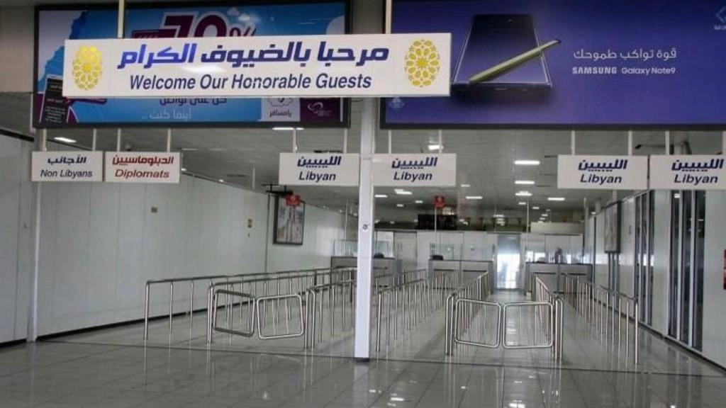 استئناف الملاحة في مطار معيتيقة 