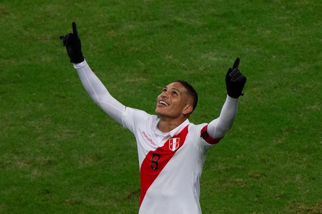 البيرو تجرد تشيلي من اللقب وتلاقي البرازيل في النهائي