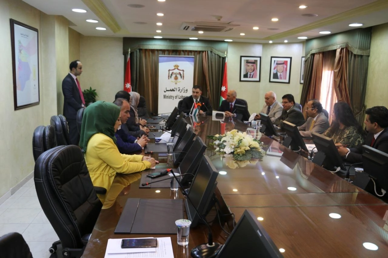 اتفاقية لتدريب وتشغيل 120 فنيا في شركة "الفوسفات"