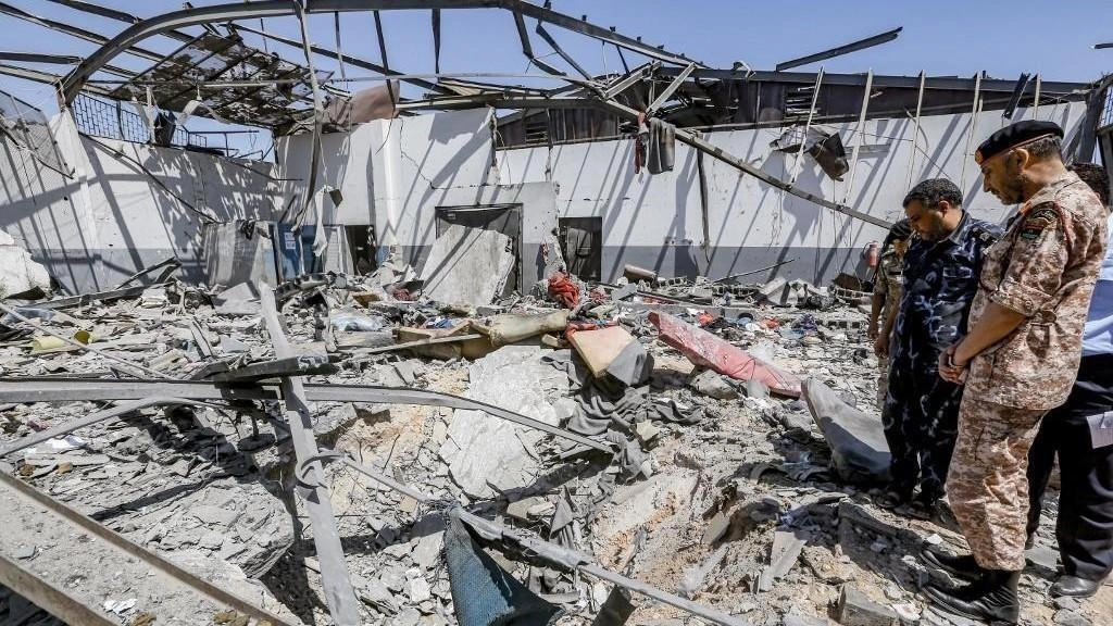 إطلاق نار على مهاجرين فارين من قصف في ليبيا 