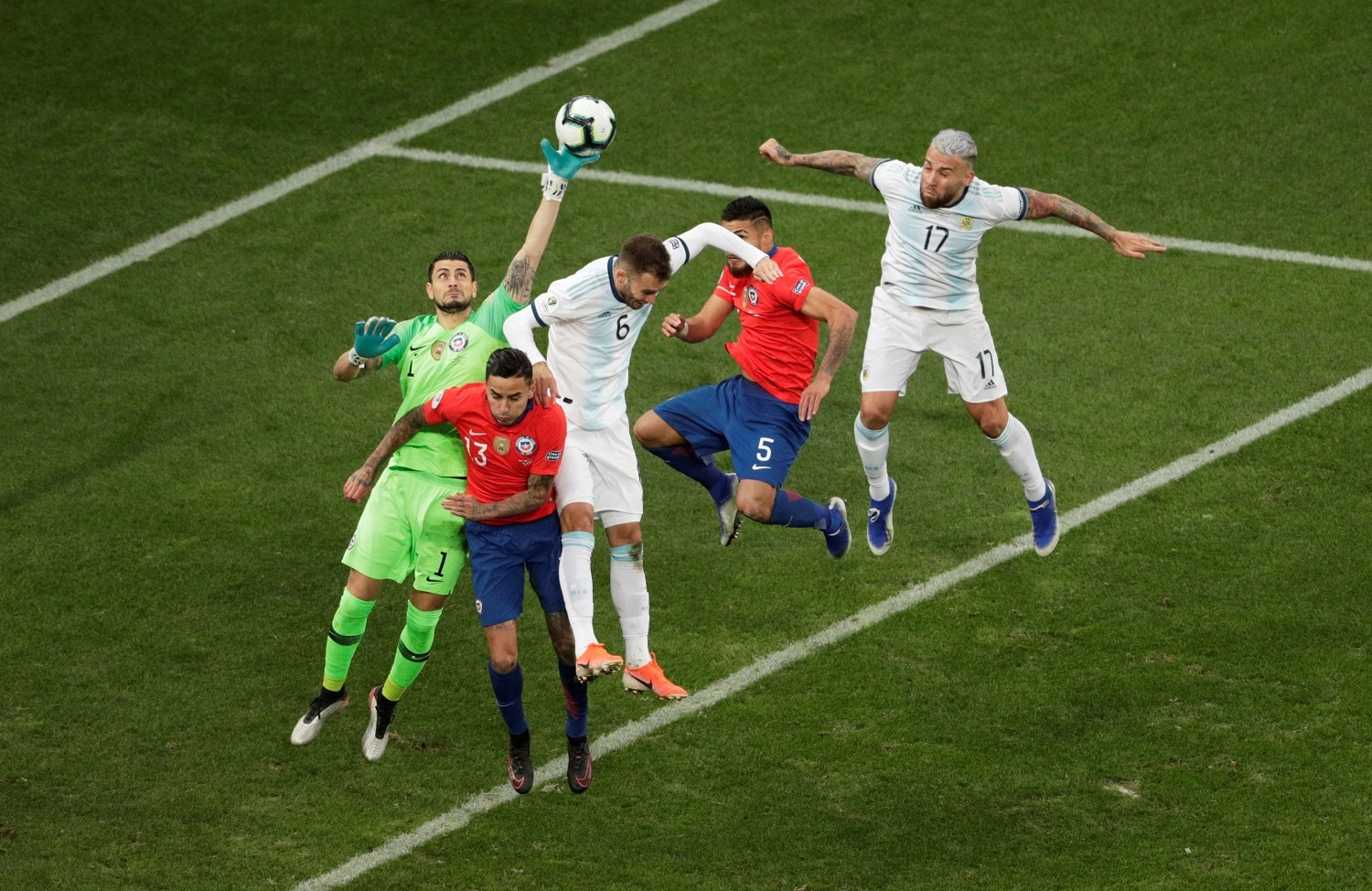 الأرجنتين تحرز المركز الثالث بفوزها على تشيلي 2-1