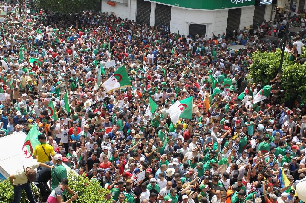 معارضون يدعون لإجراء انتخابات خلال 6 أشهر