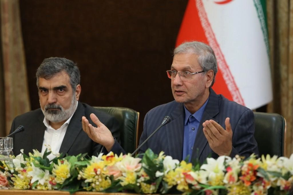 إيران تتحدى ضغوط واشنطن