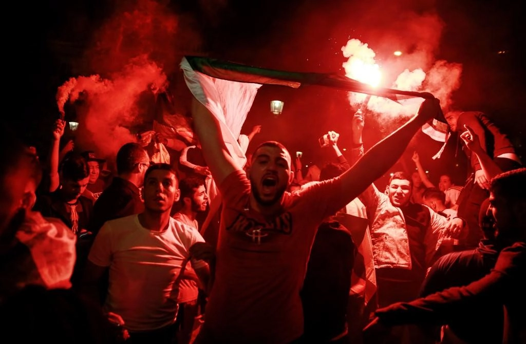 فرنسا توقف 282 شخصا في شغب بعد تأهل الجزائر