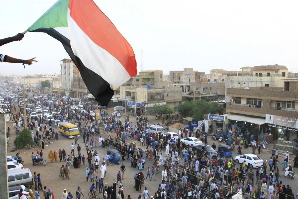 اتفاق بين المجلس العسكري وقادة الاحتجاج