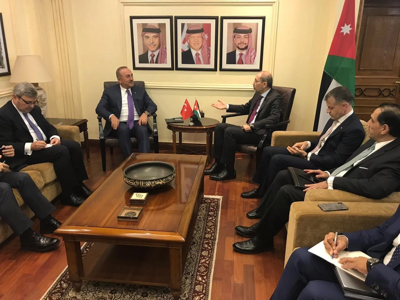 وزير الخارجية يبحث مع نظيره التركي مستجدات المنطقة