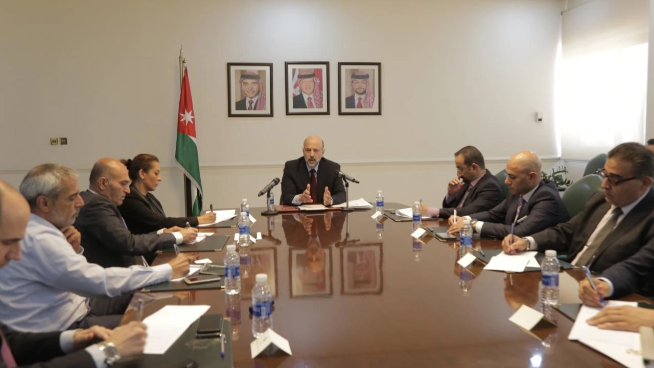 الرزاز: العدالة وتكافؤ الفرص في الخدمات أولى أولويتنا