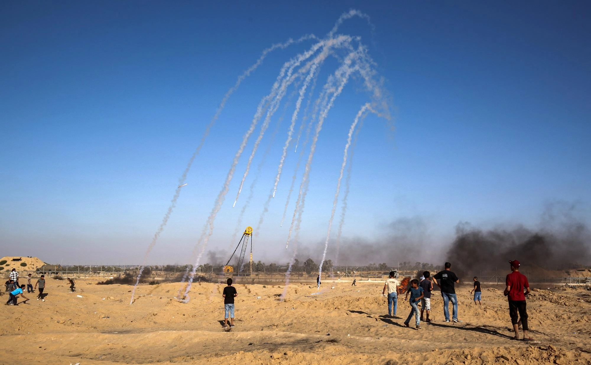 شهيد فلسطيني و58 إصابة برصاص الاحتلال الإسرائيلي