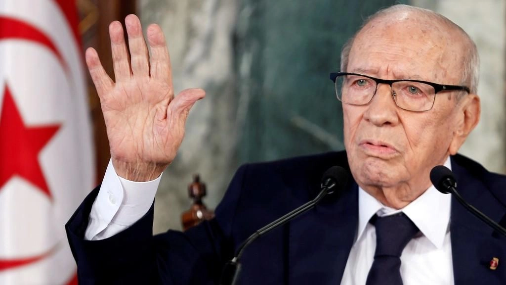 الملك يُغادر إلى تونس لتقديم العزاء بالرئيس السبسي