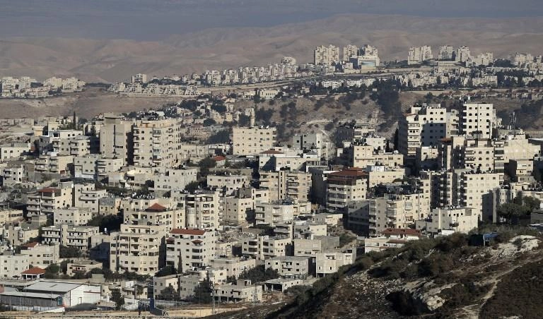 بناء 700 مسكن لفلسطينيين و 6 آلاف وحدة استيطانية