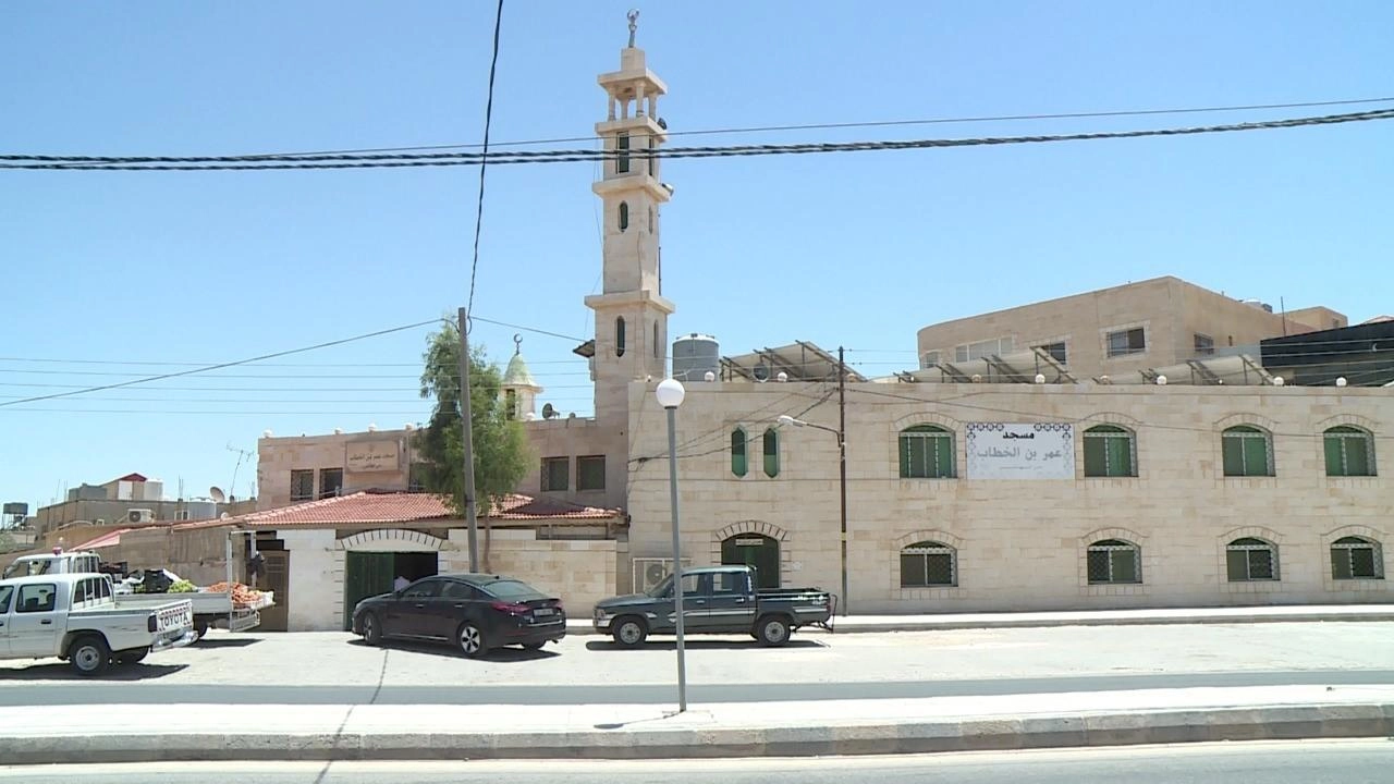 نحو 200 مسجد خال من الموظفين