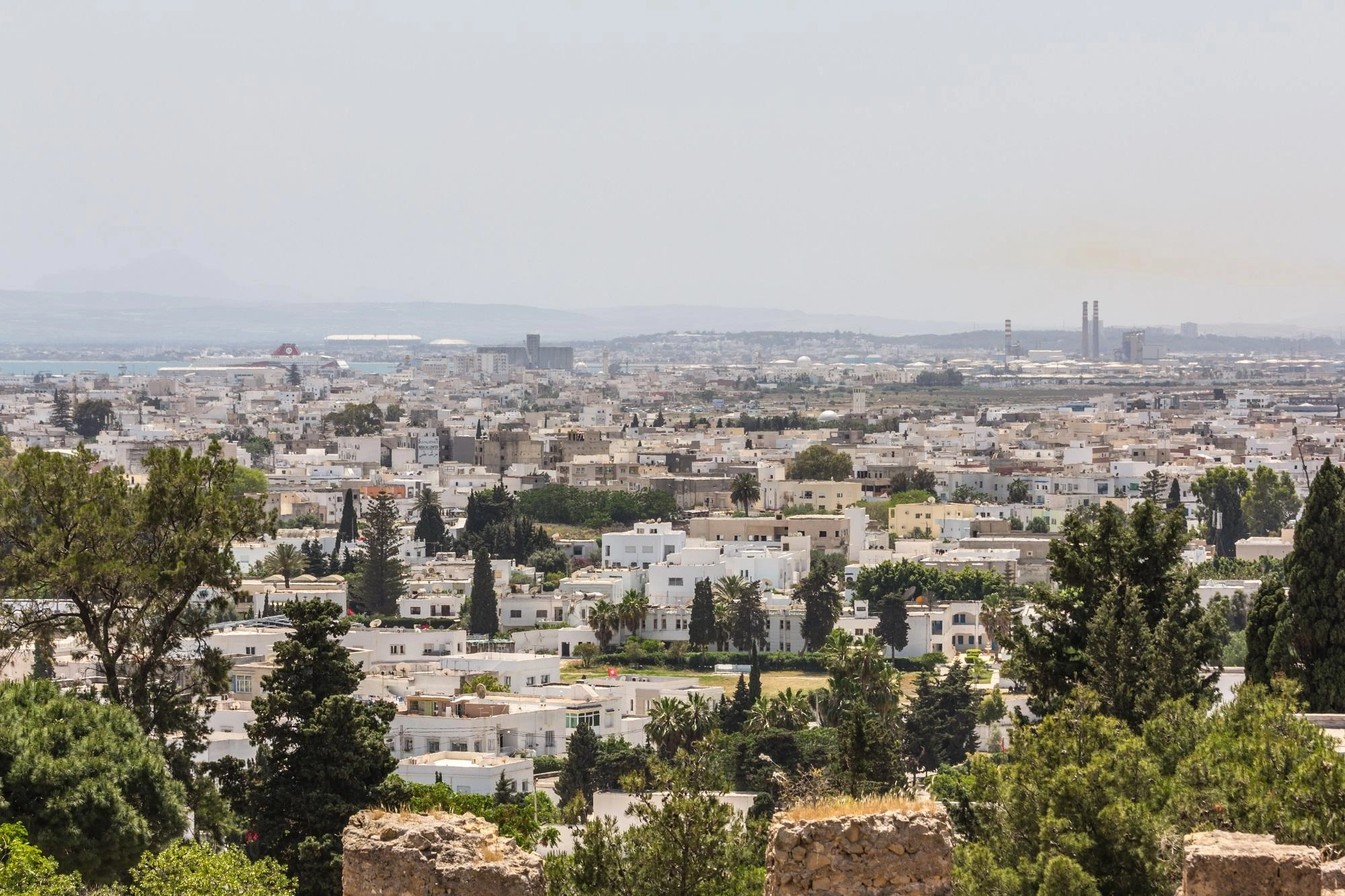 تمديد حالة الطوارئ شهرا