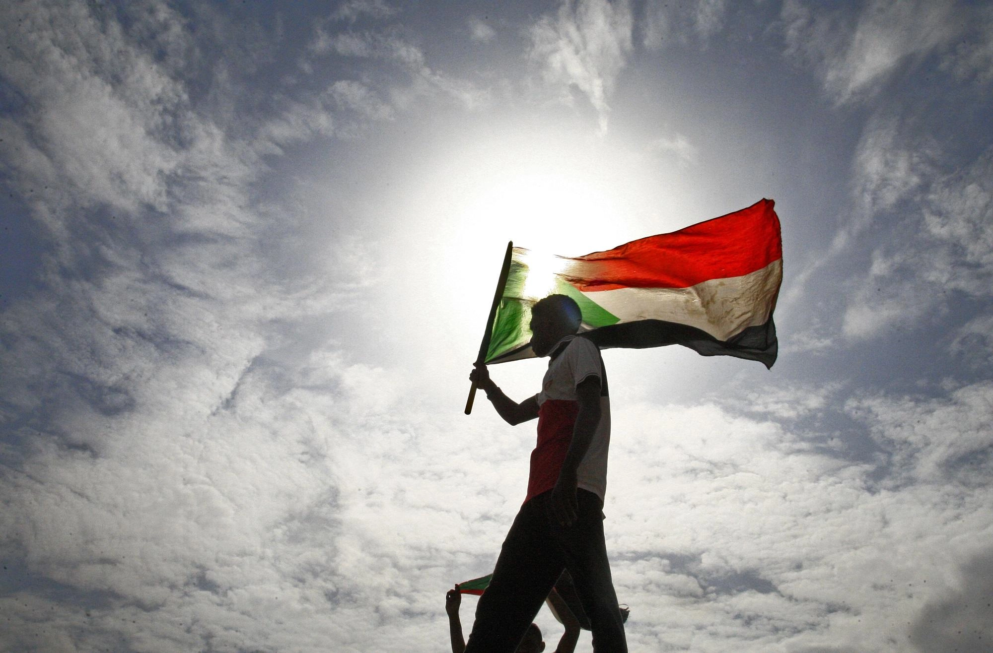اتفاق "كامل" على الإعلان الدستوري