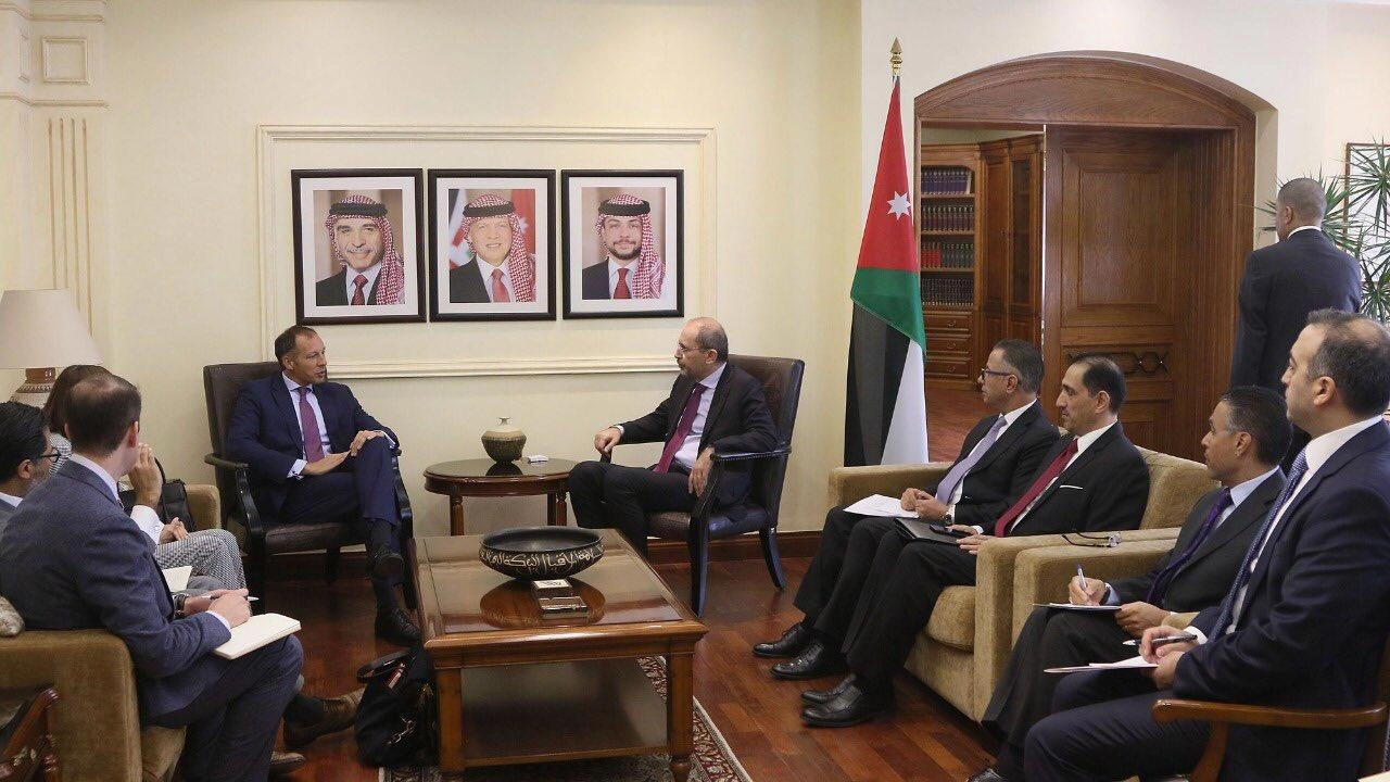وزير الخارجية يبحث شؤون الطاقة مع مسؤول أميركي